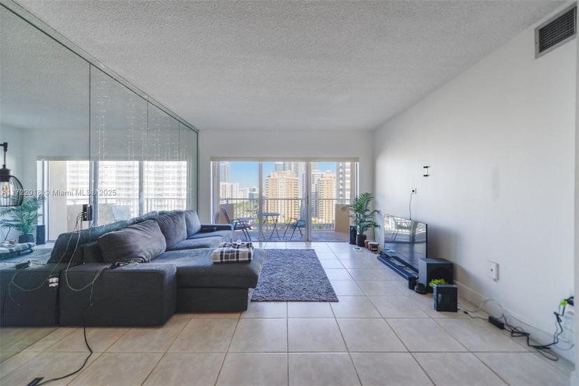 Picture of 1980 S Ocean Dr # 14M, Hallandale Beach FL 33009