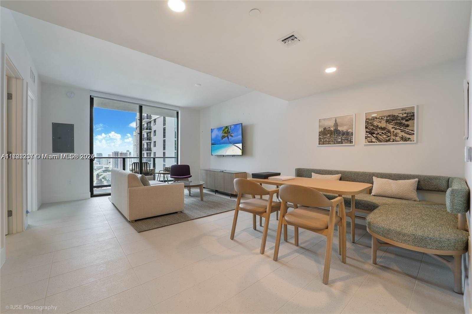 Picture of 601 NE 1St Ave # 3913, Miami, FL 33132