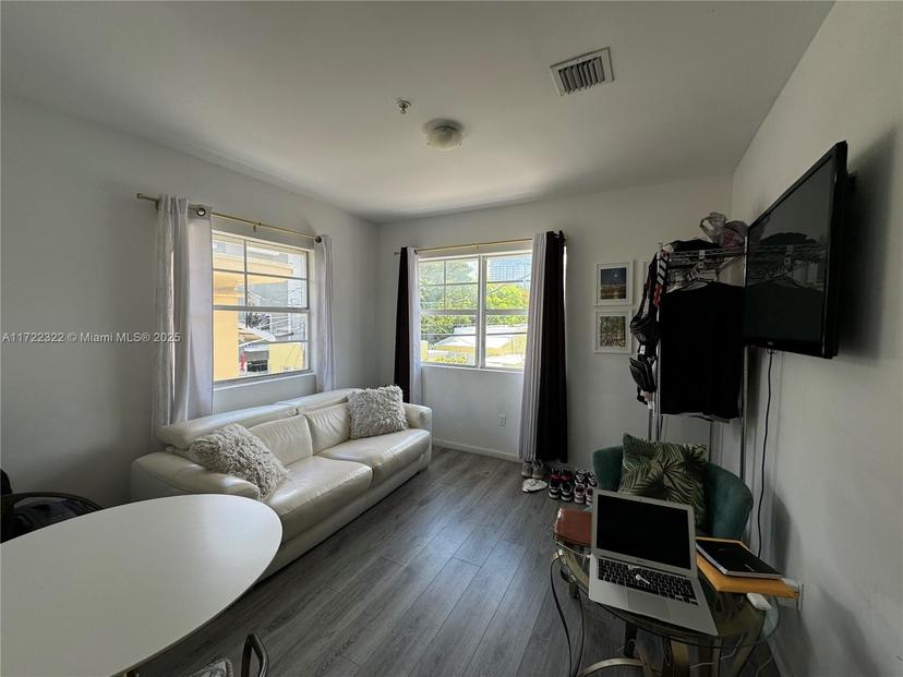 Picture of 810 7 St # 207, Miami Beach FL 33139