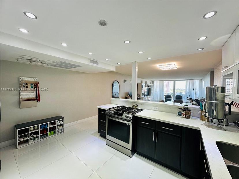 Picture of 3140 S Ocean Dr # 710, Hallandale Beach FL 33009