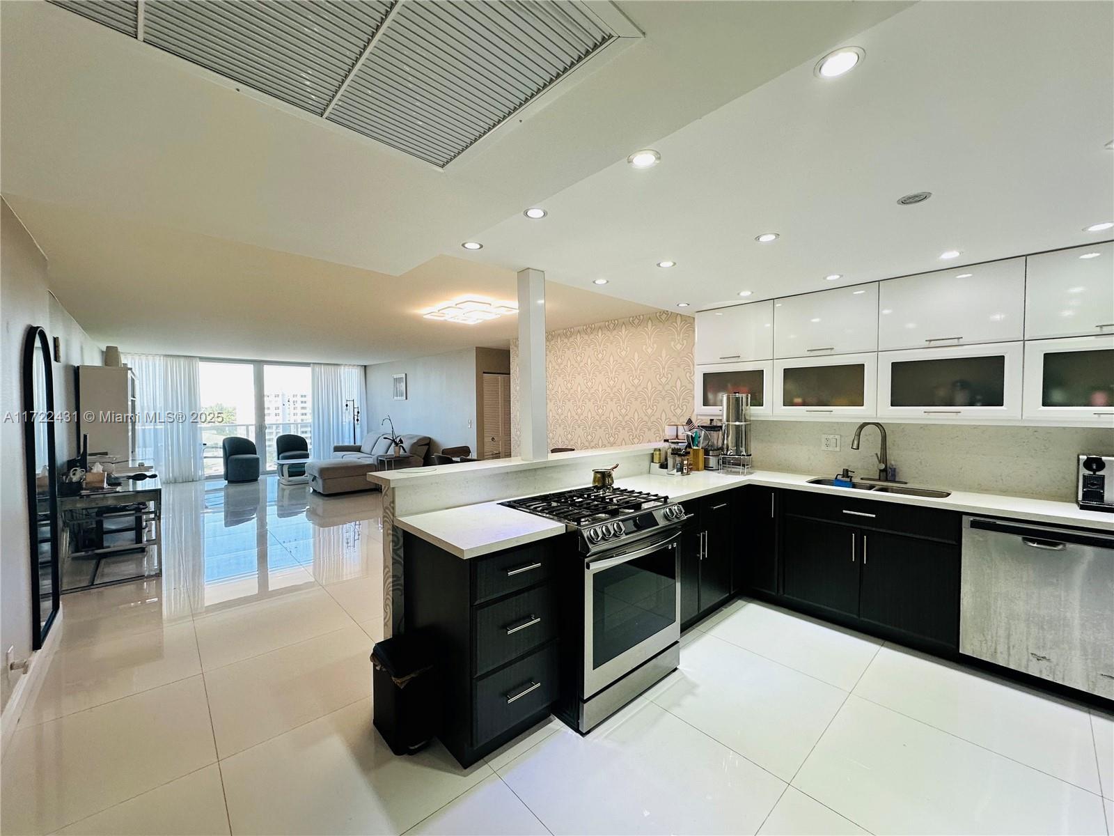 Picture of 3140 S Ocean Dr # 710, Hallandale Beach, FL 33009