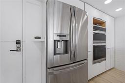 Picture of 7601 E Treasure Dr # 2209, North Bay Village, FL 33141
