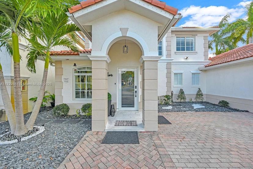 Picture of 7327 NW 173Rd Dr # 103, Hialeah FL 33015