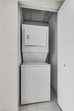 Picture of 690 SW 1St Ct, Miami, FL 33130