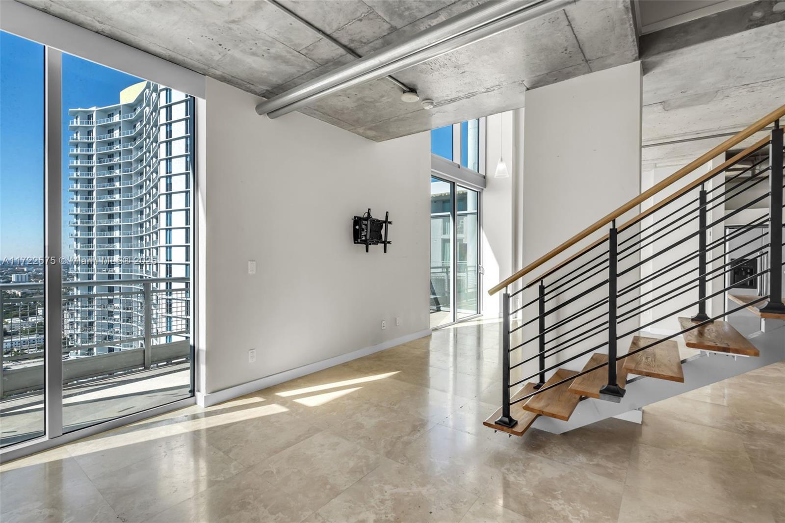 Picture of 690 SW 1St Ct, Miami, FL 33130