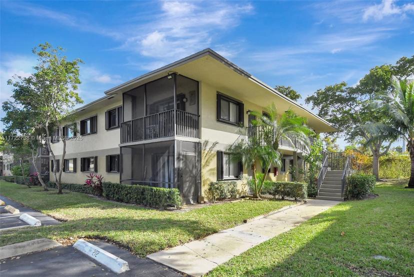 Picture of 588 Trace Cir # 211, Deerfield Beach FL 33441