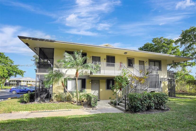Picture of 588 Trace Cir # 211, Deerfield Beach FL 33441