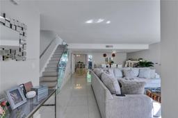 Picture of 703 NE 205Th Ter, Miami, FL 33179
