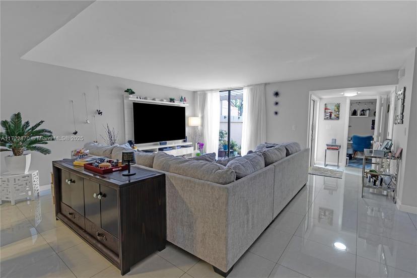 Picture of 703 NE 205Th Ter, Miami FL 33179