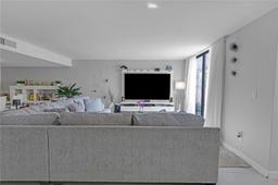 Picture of 703 NE 205Th Ter, Miami, FL 33179