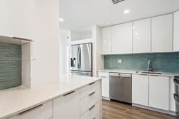 Picture of 301 SW Sunrise Dr, Key Biscayne, FL 33149
