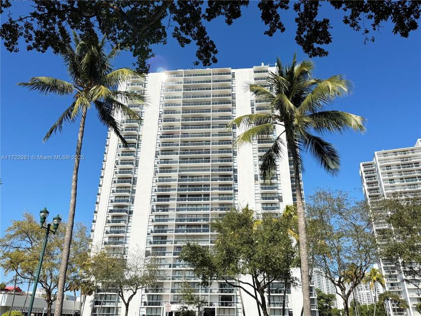 Picture of 3675 N Country Club Dr # 203, Aventura FL 33180