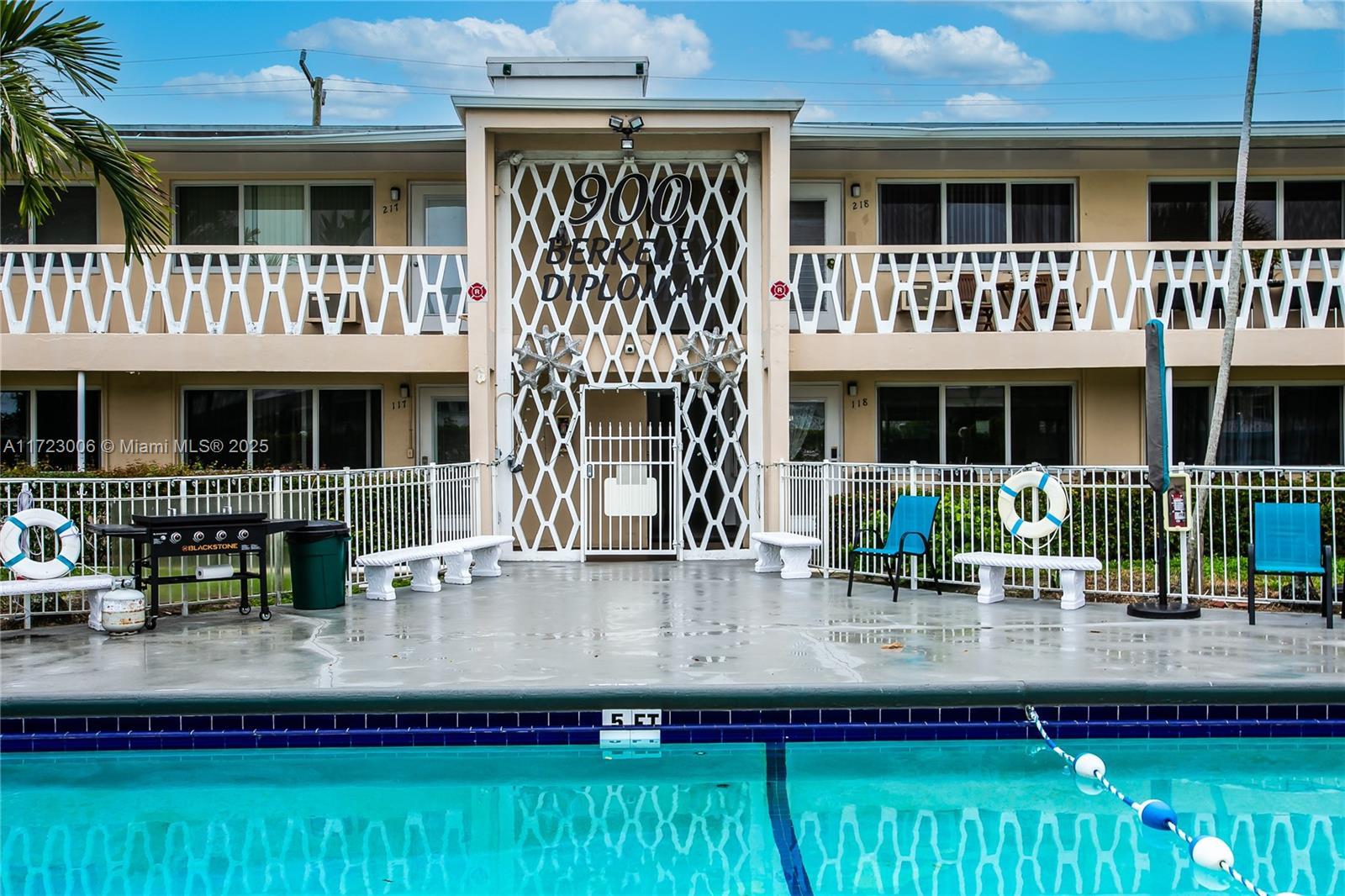 Picture of 900 Atlantic Shores Blvd # 109, Hallandale Beach, FL 33009