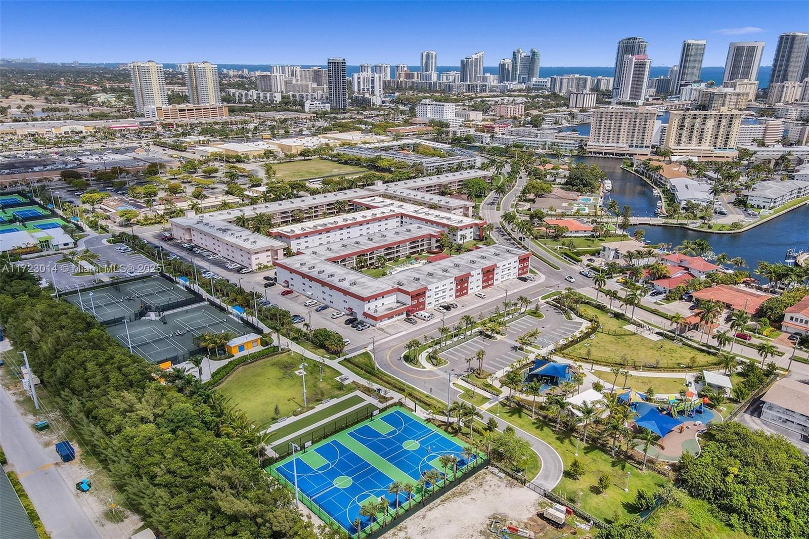 Picture of 580 Egret Dr # 215, Hallandale Beach, FL 33009