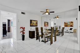 Picture of 580 Egret Dr # 215, Hallandale Beach, FL 33009