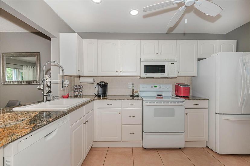 Picture of 400 NE 14Th Ave # 214, Hallandale Beach FL 33009