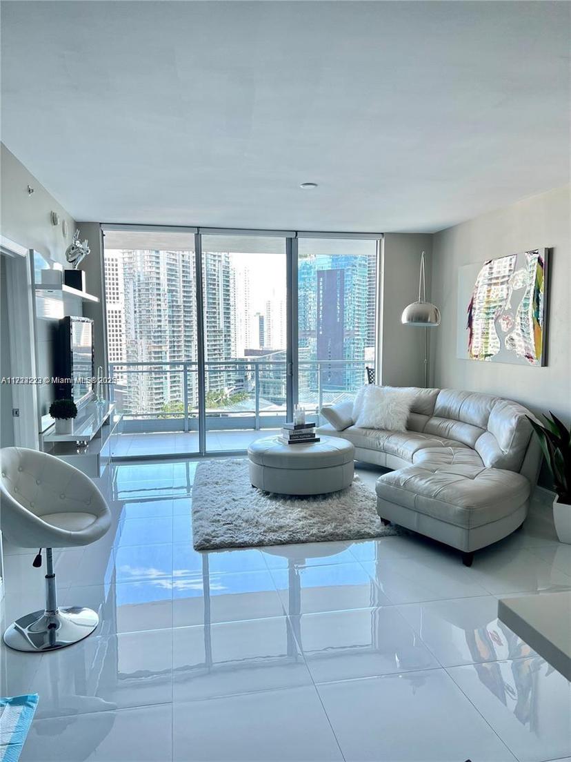 Picture of 90 SW 3Rd St # 3014, Miami FL 33130
