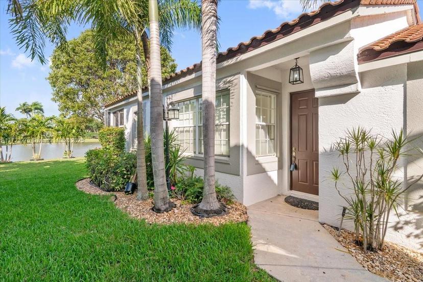 Picture of 1210 Oakwater Dr, Royal Palm Beach FL 33411