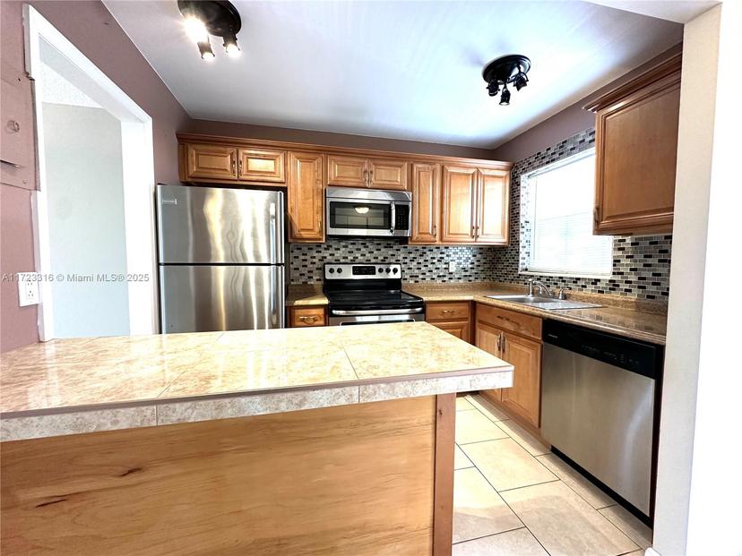 Picture of 8500 Sunrise Lakes Blvd # 303, Sunrise FL 33322