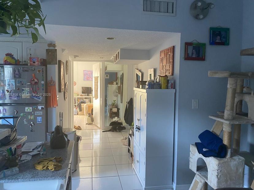 Picture of 1960 Marseille Dr # 204, Miami Beach FL 33141