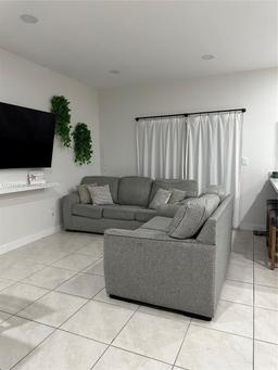 Picture of 1755 SE 9Th Ter, Homestead, FL 33034