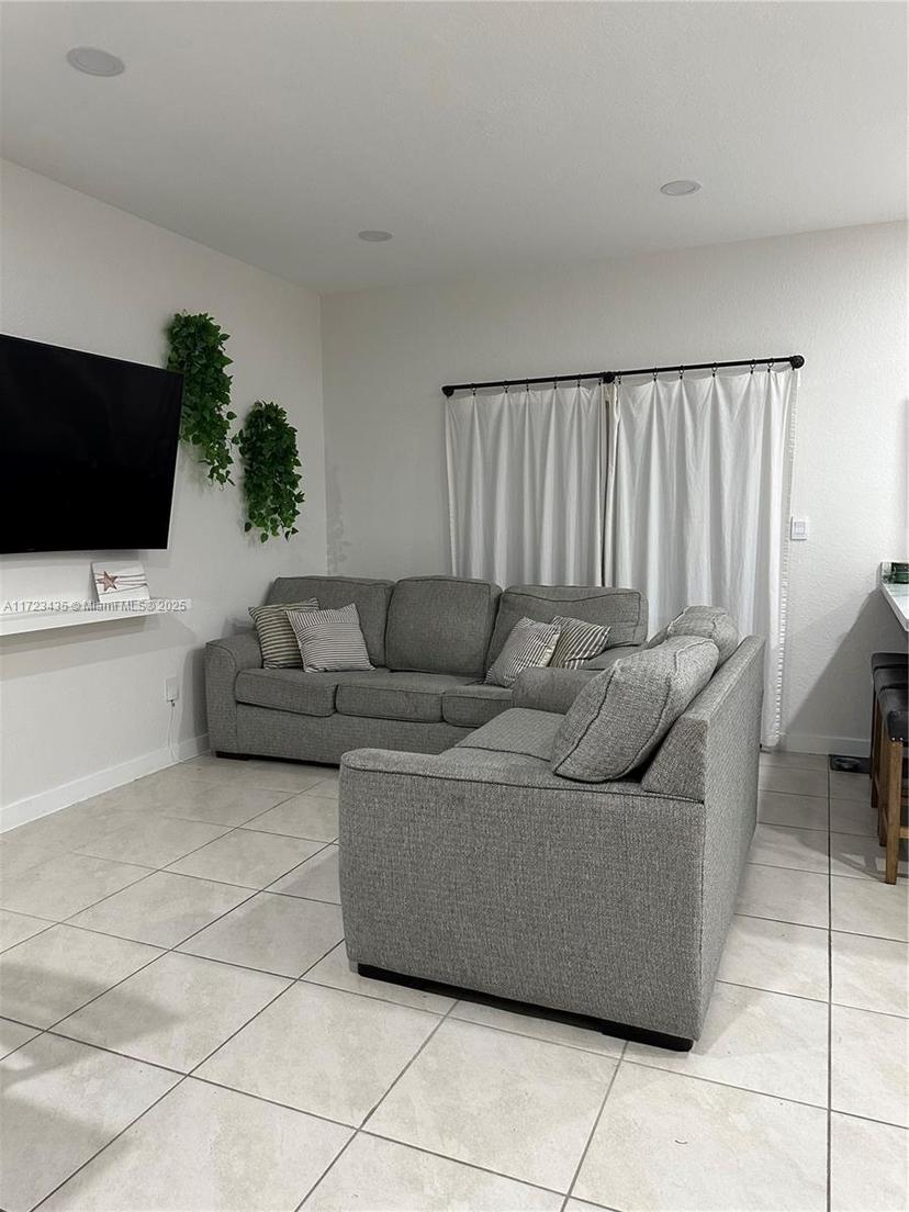 Picture of 1755 SE 9Th Ter, Homestead FL 33034