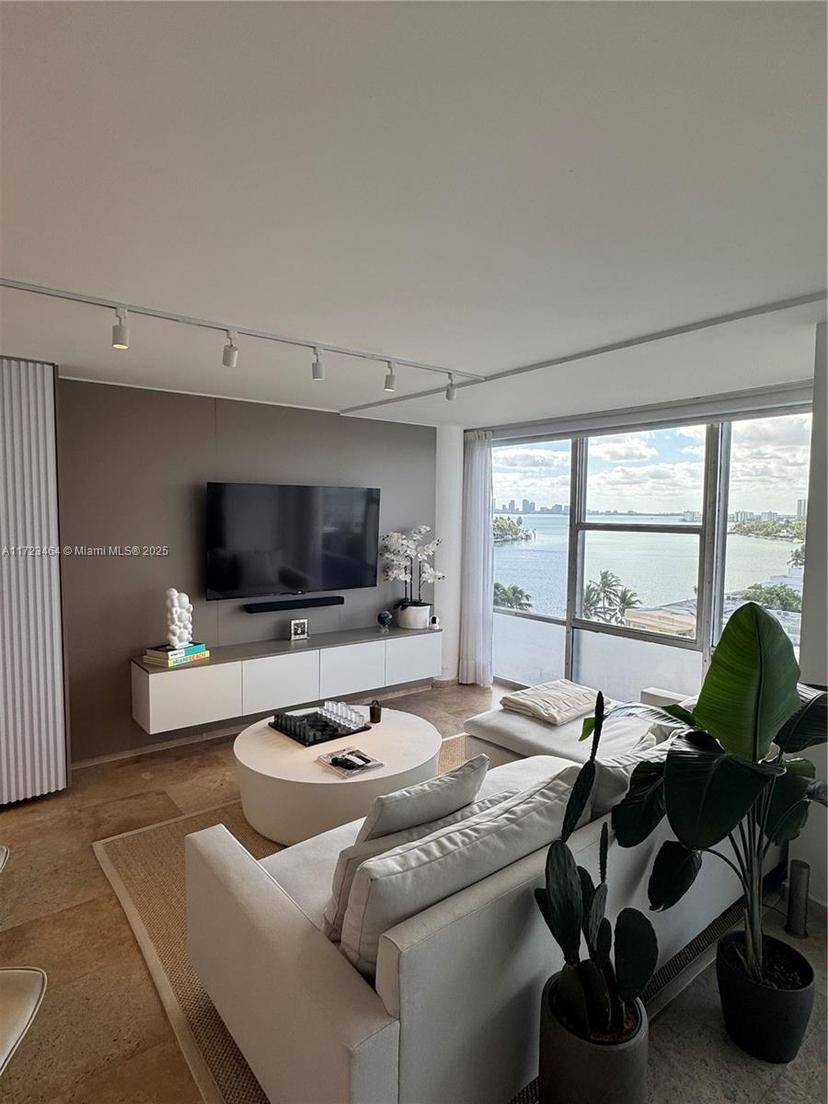 Picture of 900 Bay Dr # 819, Miami Beach FL 33141