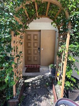Picture of 3031 W Missionwood Ln # 35, Miramar, FL 33025