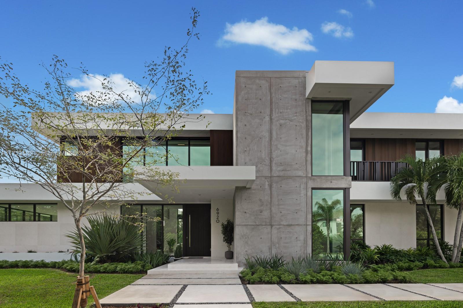 Picture of 6920 SW 124Th St, Pinecrest, FL 33156