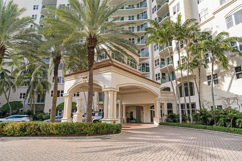 Picture of 20000 E Country Club Dr # 206, Aventura FL 33180