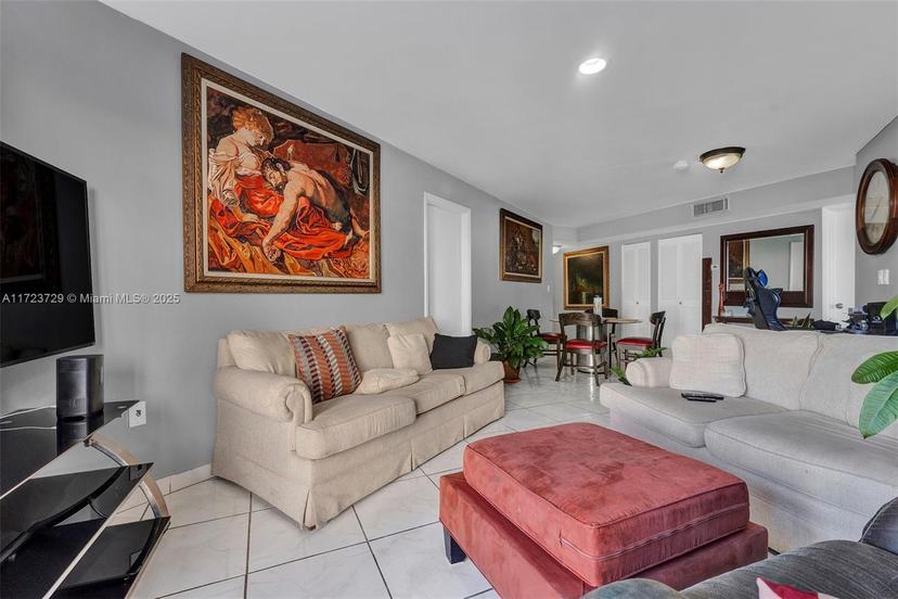Picture of 7125 Bonita Dr # 306, Miami Beach FL 33141