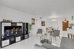 Picture of 3801 S Ocean Dr # 3K, Hollywood, FL 33019