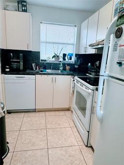 Picture of 8500 Sunrise Lakes Blvd # 104, Sunrise, FL 33322