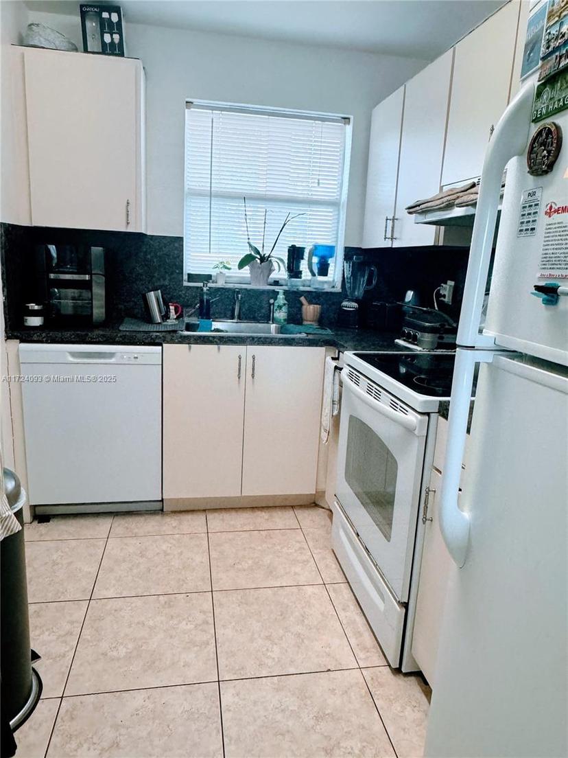 Picture of 8500 Sunrise Lakes Blvd # 104, Sunrise FL 33322