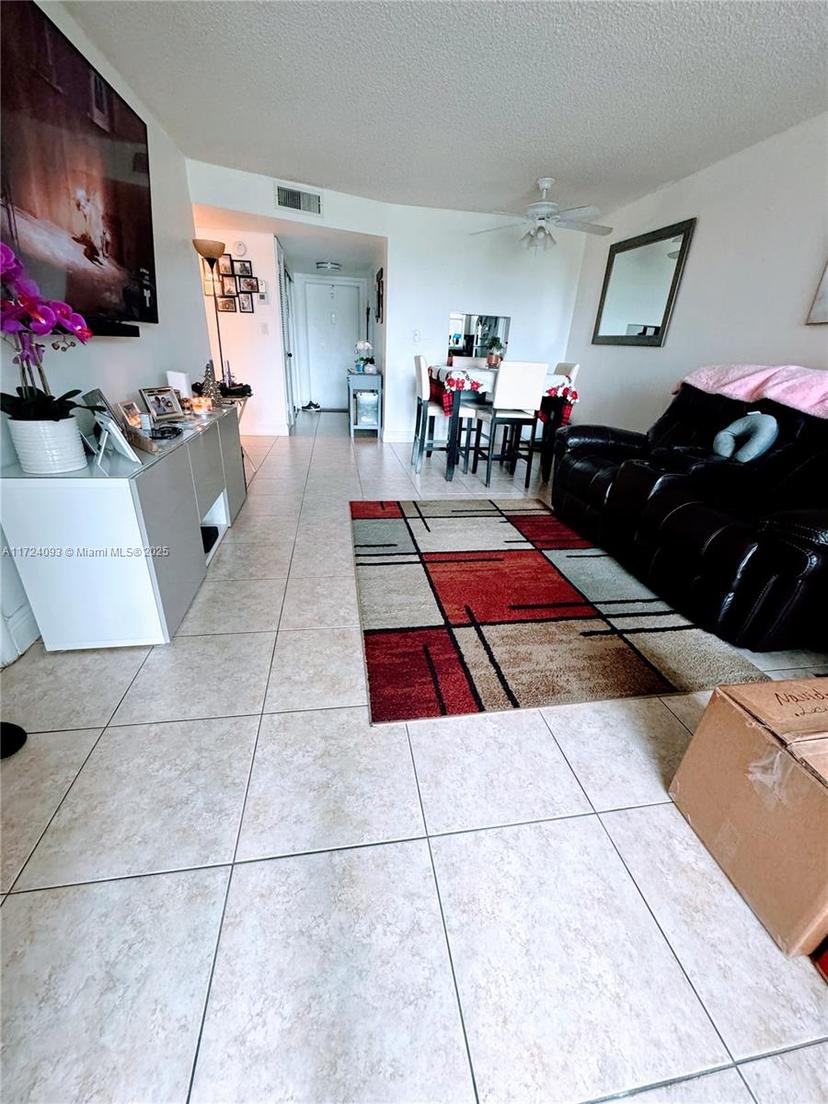 Picture of 8500 Sunrise Lakes Blvd # 104, Sunrise FL 33322