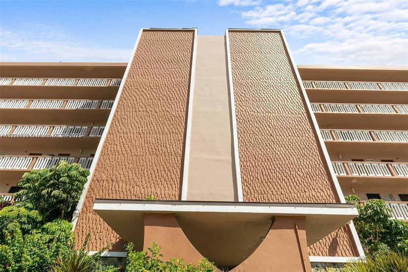 Picture of 301 NE 14Th Ave # 702, Hallandale Beach FL 33009