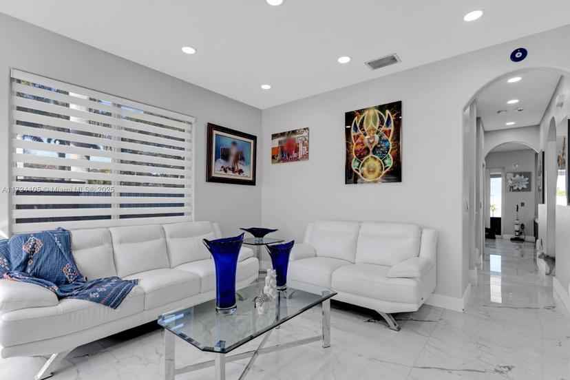 Picture of 963 NE 17Th Ter, Homestead FL 33033