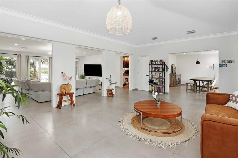 Picture of 900 Tyler St, Hollywood FL 33019