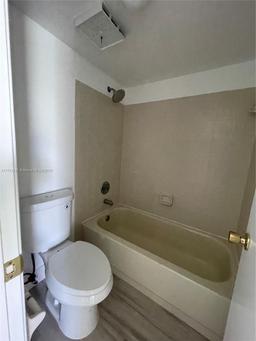 Picture of 918 Twin Lakes Dr # M, Coral Springs, FL 33071