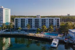 Picture of 2821 NE 163Rd # 3I, North Miami Beach, FL 33160