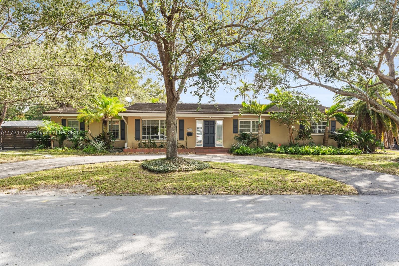 Picture of 15401 SW 83Rd Ave, Palmetto Bay, FL 33157