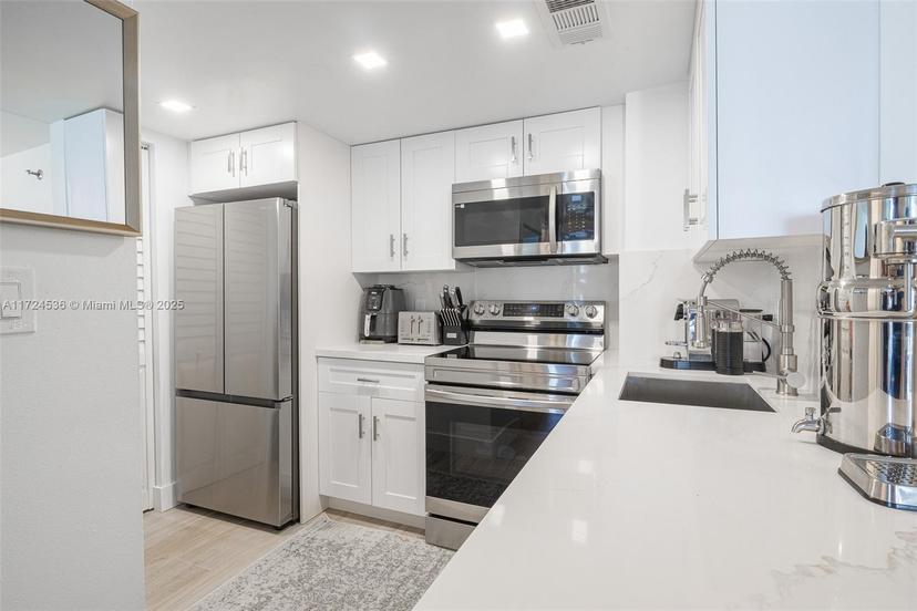 Picture of 770 Claughton Island Dr # 609, Miami FL 33131