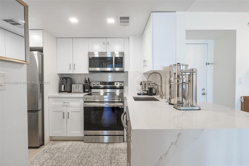 Picture of 770 Claughton Island Dr # 609, Miami FL 33131