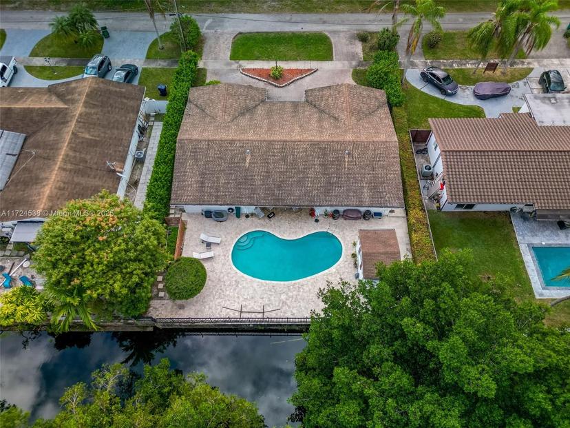 Picture of 2325 NE 191St St, Miami FL 33180