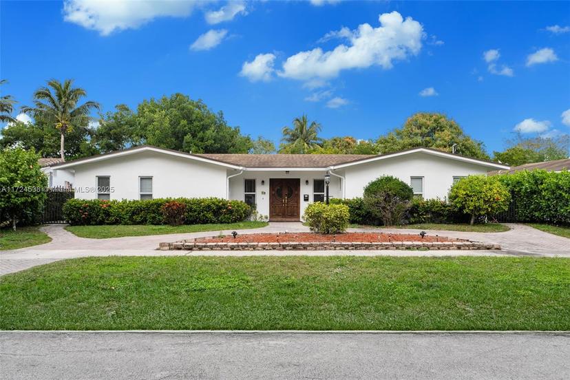 Picture of 2325 NE 191St St, Miami FL 33180