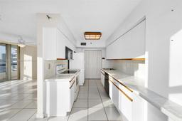 Picture of 3530 Mystic Pointe Dr # 710, Aventura, FL 33180