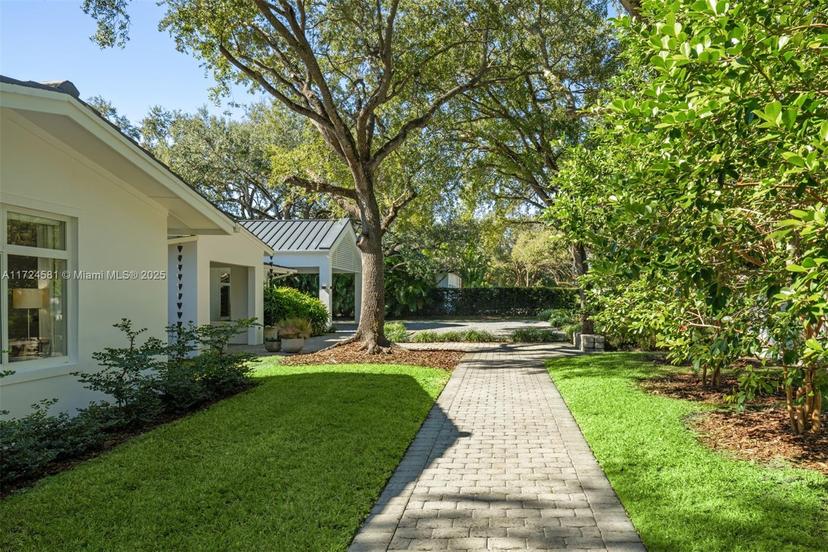 Picture of 5840 SW 91St St, Pinecrest FL 33156