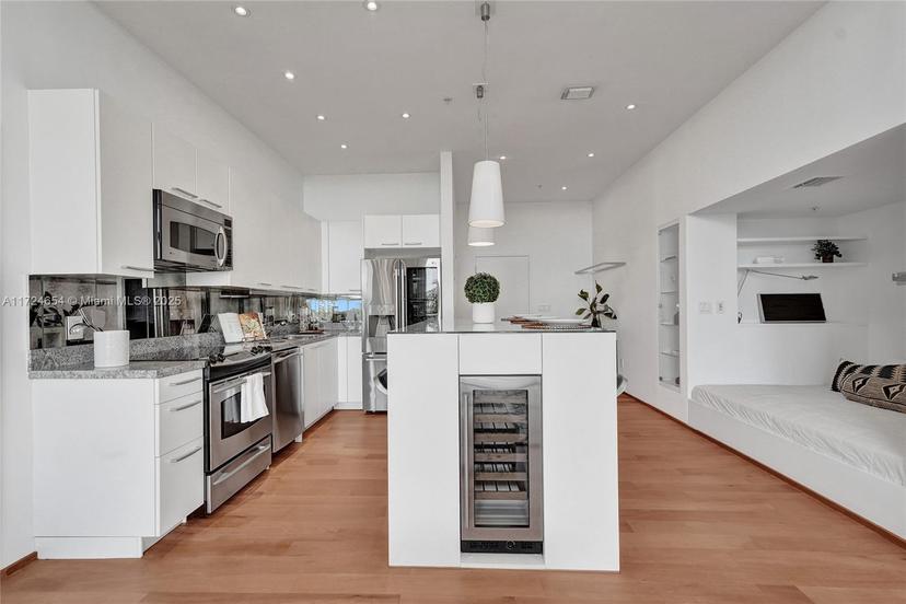 Picture of 2001 Meridian Ave # 505, Miami Beach FL 33139