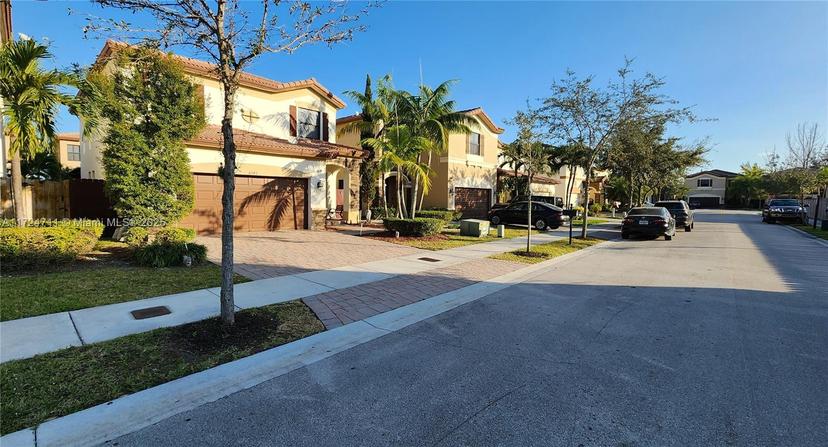 Picture of 8745 NW 100Th Pl, Doral FL 33178