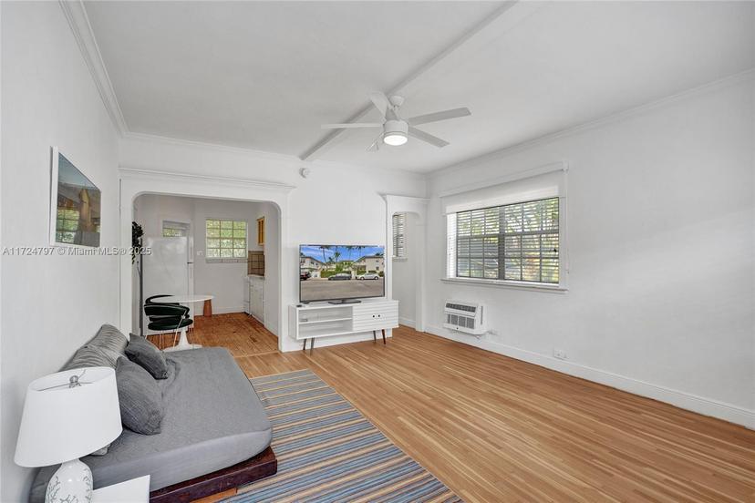 Picture of 717 Espanola Way # 204, Miami Beach FL 33139